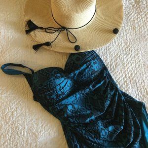 Ladies Nip Tuck Bathing Suit Size 6 One Piece Adjustable Straps Multi Size Bra